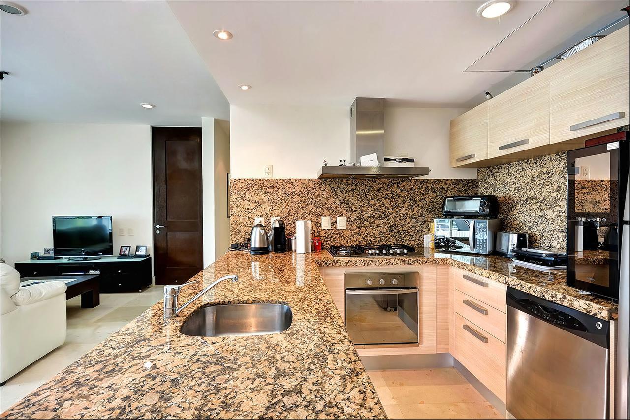 Luxurious & Central Condo In Playa Steps From The Beach Playa del Carmen Exterior foto