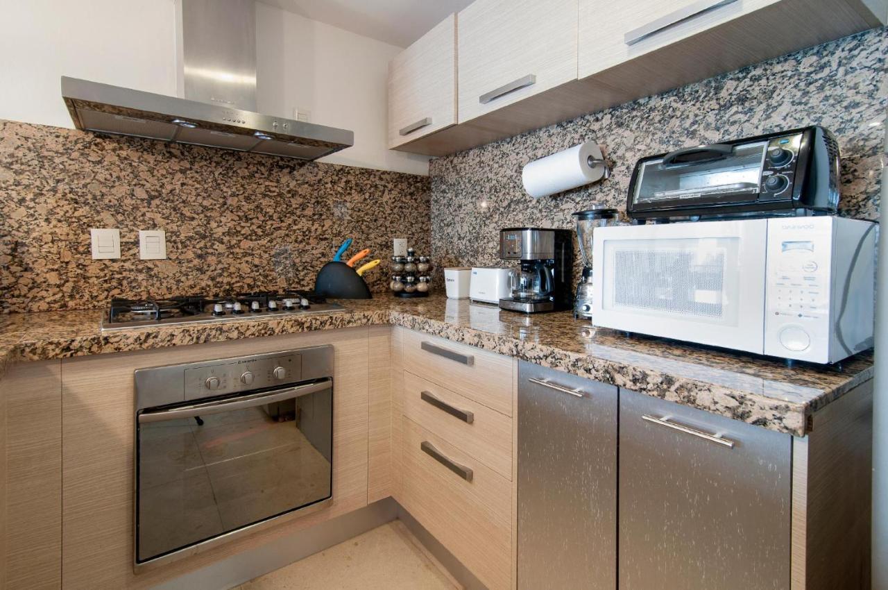 Luxurious & Central Condo In Playa Steps From The Beach Playa del Carmen Exterior foto